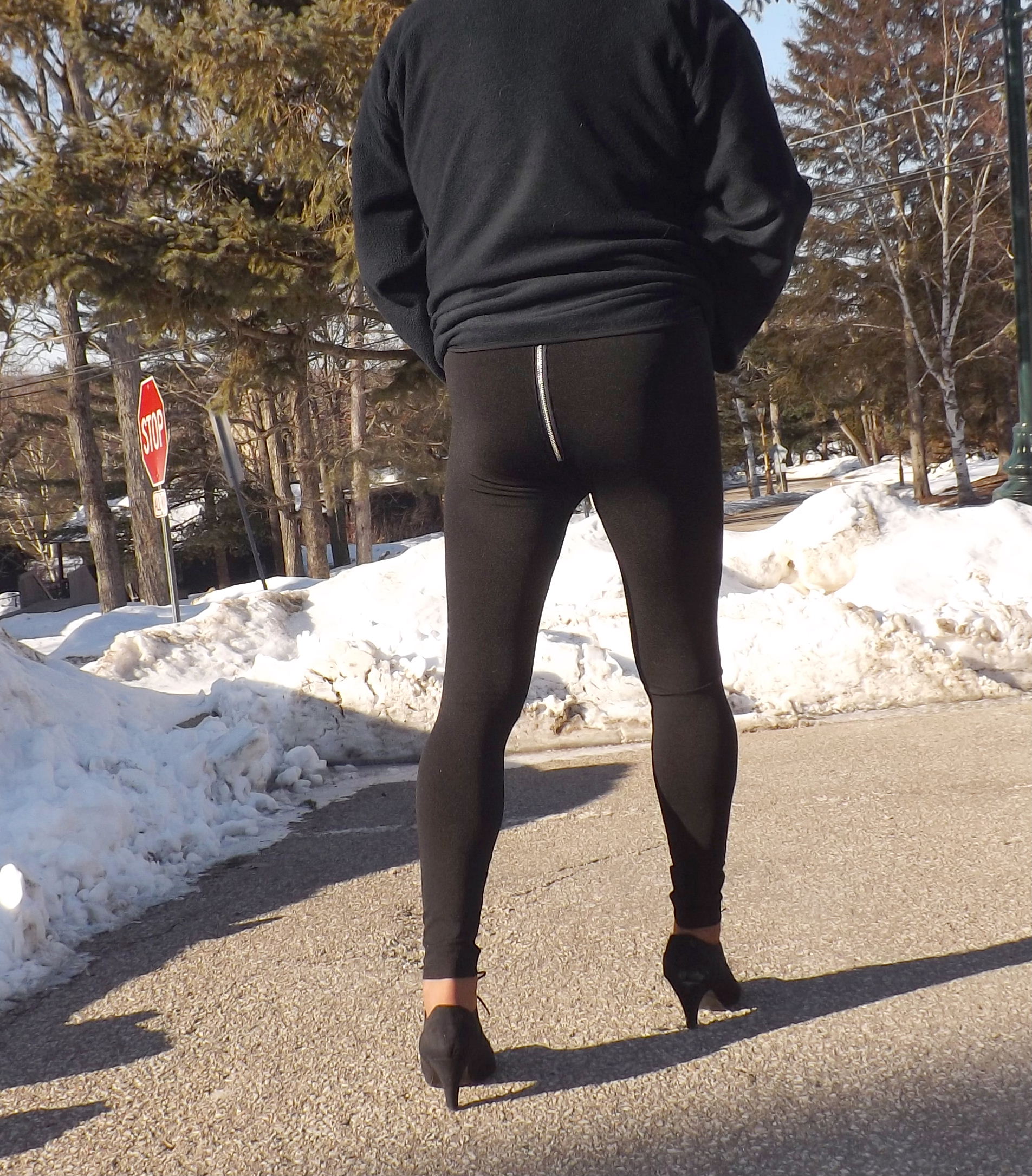 If Your Leggings Have A Zipper, You're Doing It Wrong